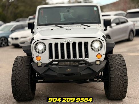 Used 2017 Jeep Wrangler Unlimited Sahara w/ Max Tow Package AWD/4WD image 14