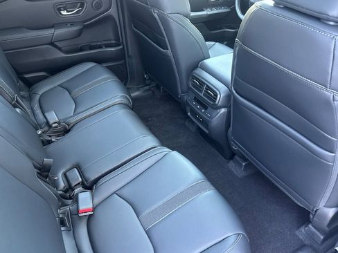 Used 2024 Honda Pilot Touring image 19