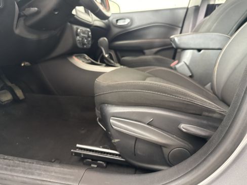 Used 2018 Jeep Compass Sport w/ Tech Group FWD image 13