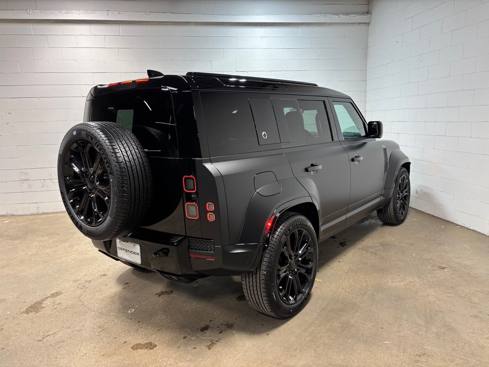 New 2026 Land Rover Defender 110 OCTA AWD/4WD image 6