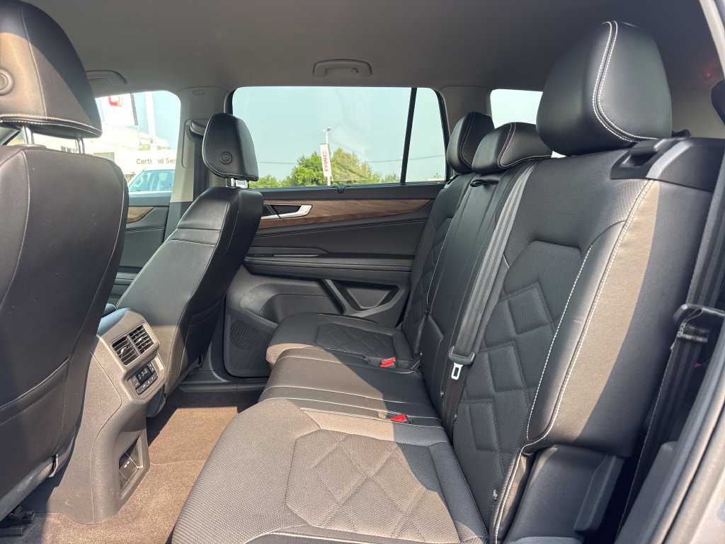 Used 2024 Volkswagen Atlas SE FWD image 11