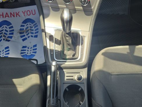 Used 2016 Volkswagen Golf S FWD image 17