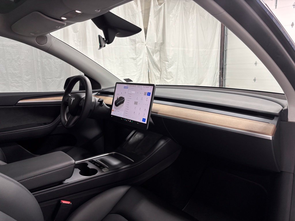 Used 2024 Tesla Model Y Long Range AWD/4WD image 56