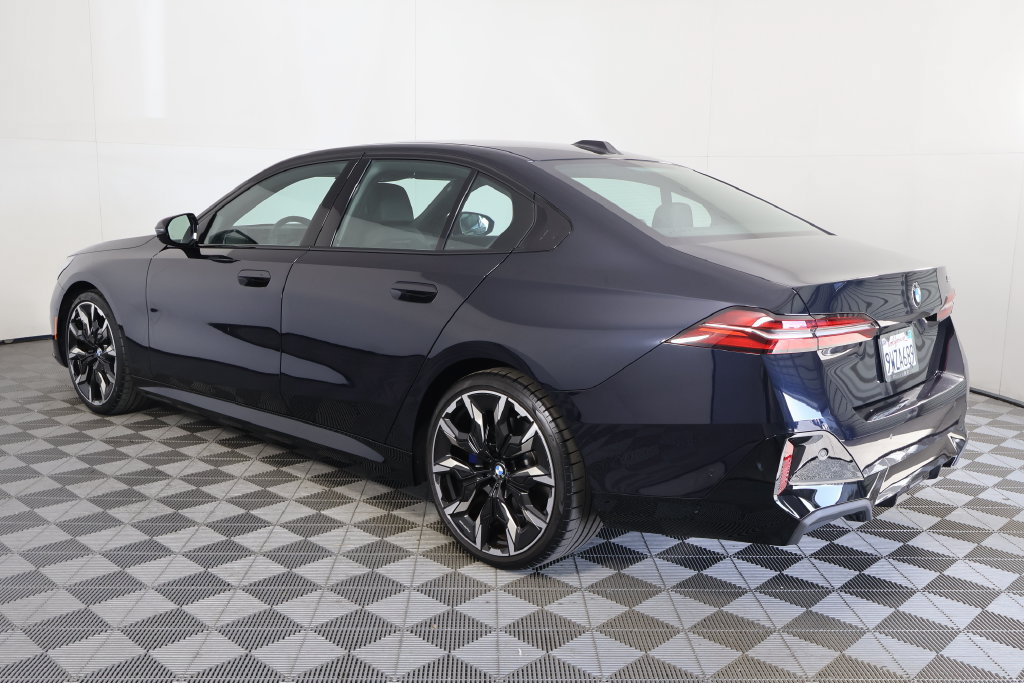 Used 2026 BMW 530i w/ M Sport Package RWD image 6