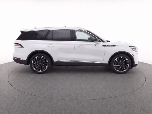 Used 2020 Lincoln Aviator Reserve w/ Equipment Group 202A AWD/4WD image 2