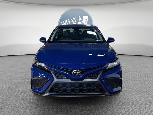 Used 2023 Toyota Camry SE w/ Cold Weather Package image 9