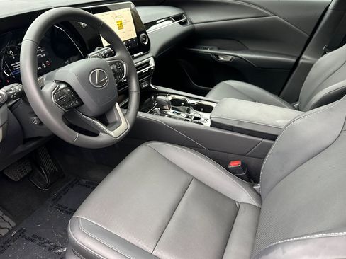 Used 2025 Lexus RX 350 FWD w/ Technology Package image 12