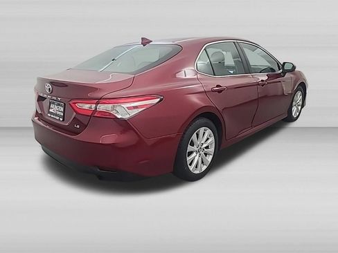 Used 2019 Toyota Camry LE FWD image 4