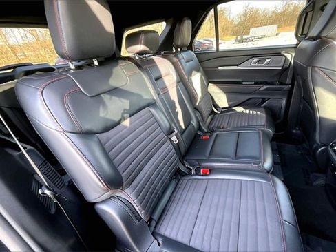 Used 2025 Ford Explorer ST-Line w/ ST-Line Street Pack image 27