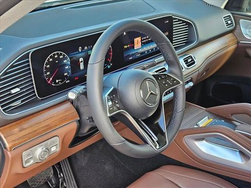 Used 2025 Mercedes-Benz GLE 350 4MATIC image 3