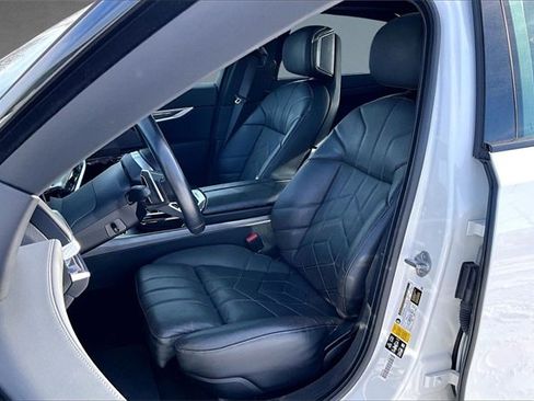 Used 2023 BMW 760i xDrive image 26