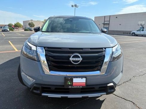 Certified 2025 Nissan Pathfinder Platinum w/ Cargo Package FWD image 9