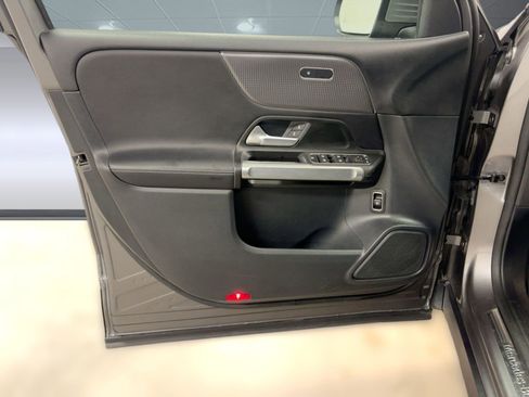 Used 2022 Mercedes-Benz GLB 250 GLB 250 image 20