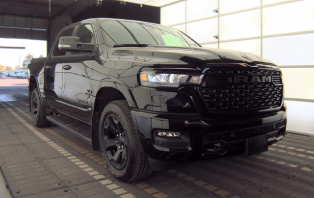Used 2025 RAM 1500 Big Horn AWD/4WD image 2