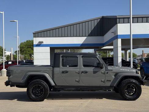 Used 2023 Jeep Gladiator Sport image 3