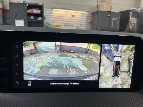 Used 2025 Nissan Kicks SR image 19