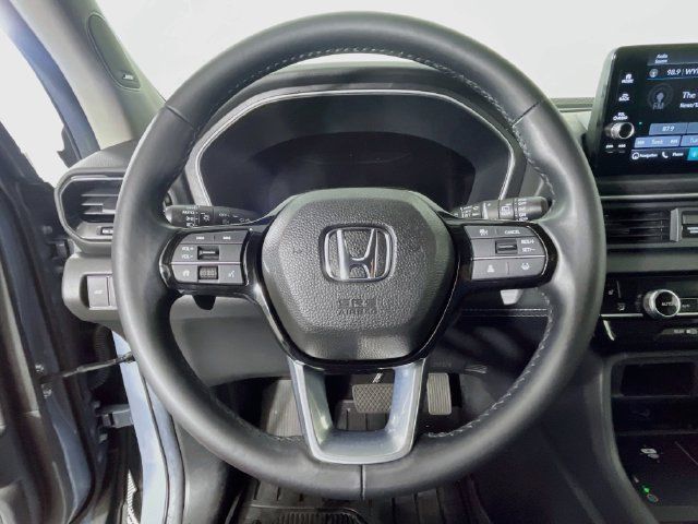 Used 2025 Honda Pilot Touring image 12