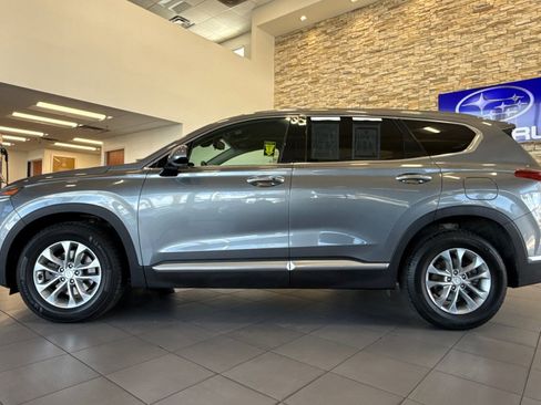 Used 2019 Hyundai Santa Fe SEL image 2