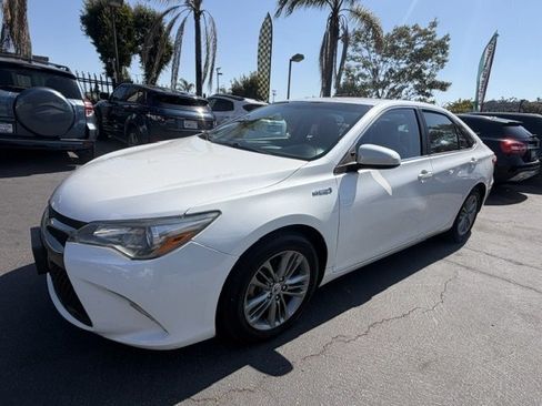 Used 2015 Toyota Camry SE FWD image 6