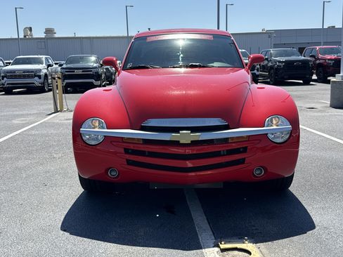 Used 2005 Chevrolet SSR w/ Preferred Equipment Group RWD image 14