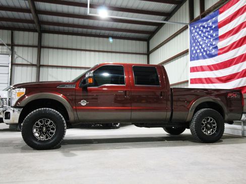 Used 2016 Ford F250 Lariat w/ Lariat Ultimate Package image 5