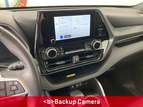 Used 2025 Toyota Highlander XSE AWD/4WD image 2