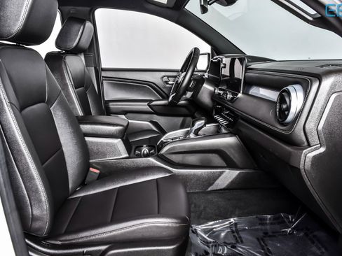 Used 2023 Chevrolet Colorado LT w/ LT Convenience Package III image 25