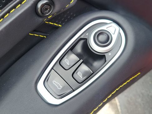 Used 2023 Aston Martin V8 Vantage Coupe RWD image 14