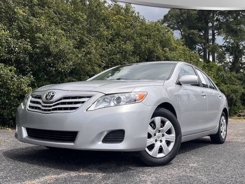Used 2011 Toyota Camry FWD image 1