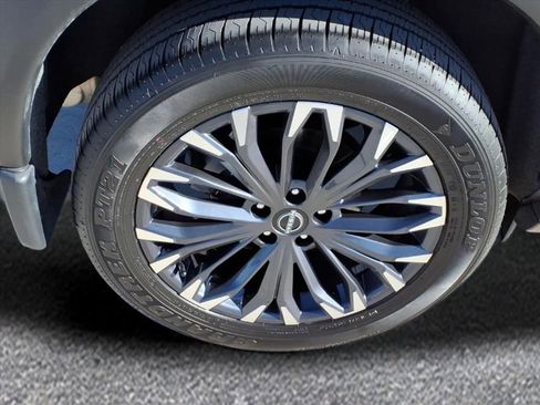 Used 2025 Nissan Rogue SL w/ Tech Package image 9