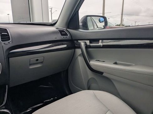 Used 2014 Kia Sorento LX AWD/4WD image 15