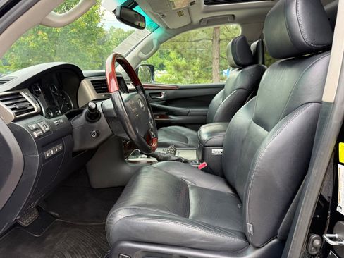 Used 2015 Lexus LX 570 4WD w/ Luxury Package image 32