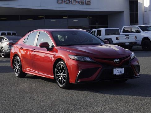 Used 2023 Toyota Camry SE FWD image 2