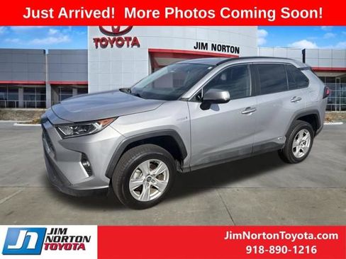 Used 2020 Toyota RAV4 XLE AWD/4WD image 3