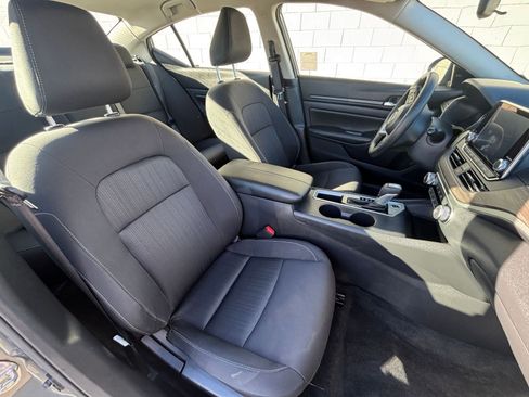 Used 2025 Nissan Altima 2.5 SV image 36