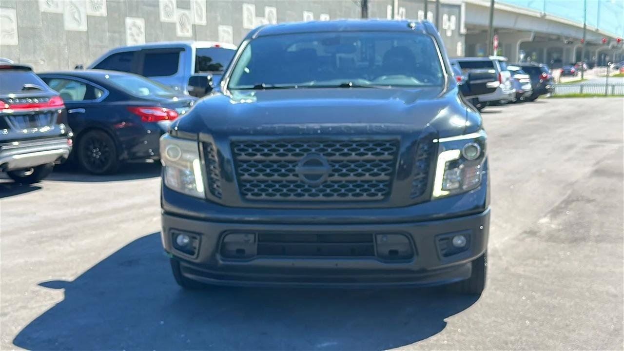 Used 2019 Nissan Titan SV w/ SV Convenience Package RWD image 6
