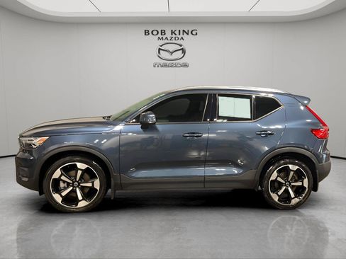 Used 2021 Volvo XC40 T5 Momentum w/ Premium Package AWD/4WD image 2
