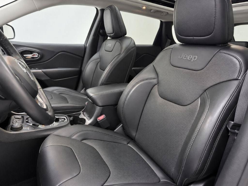 Used 2019 Jeep Cherokee Limited AWD/4WD image 9
