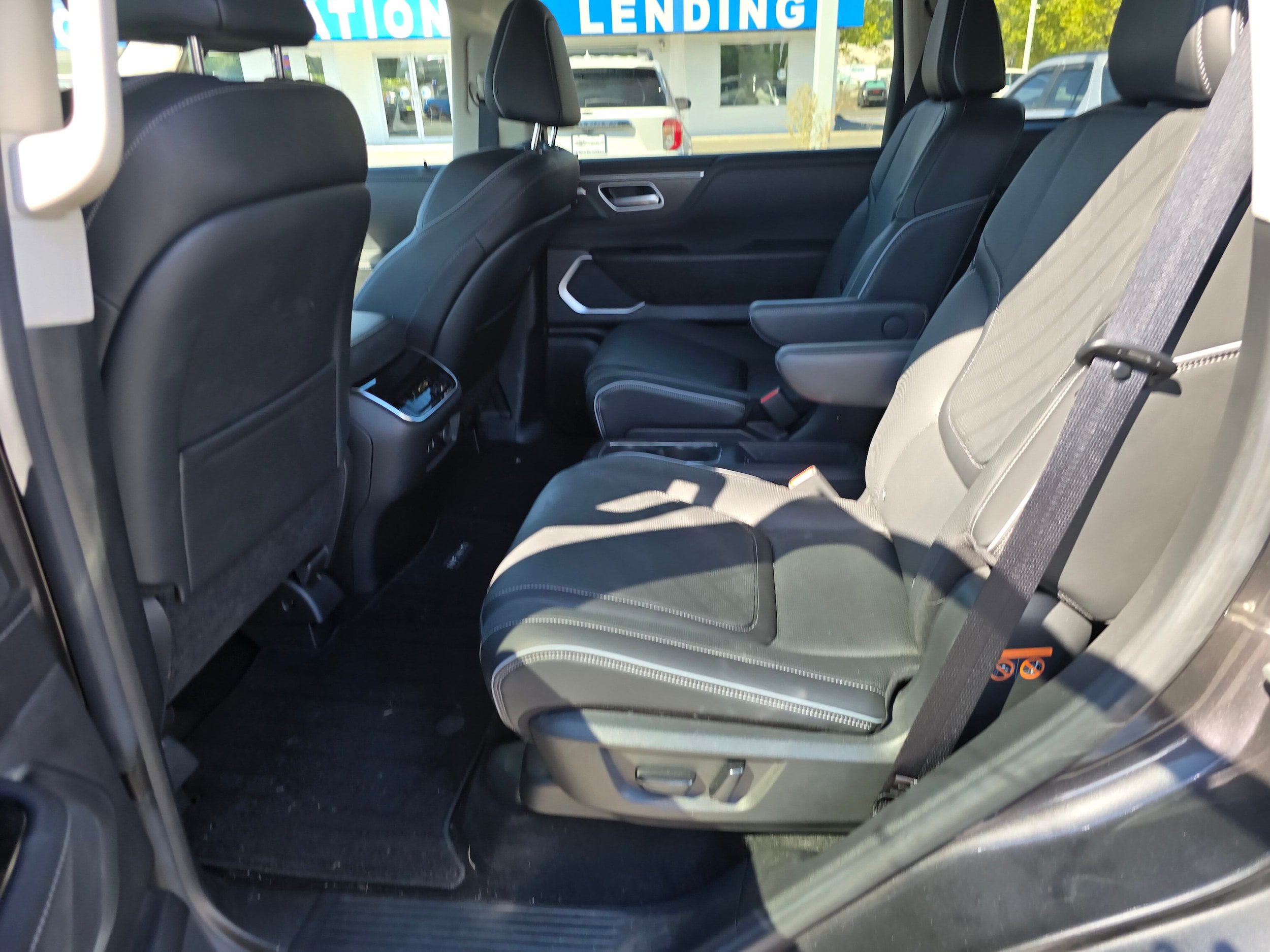 Used 2025 INFINITI QX80 Luxe AWD/4WD image 11