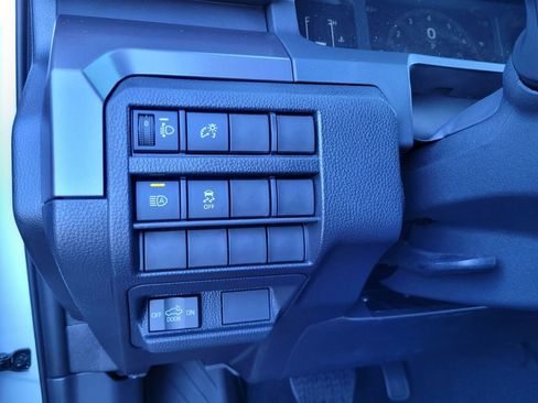 Certified 2025 Toyota Tacoma SR5 image 27