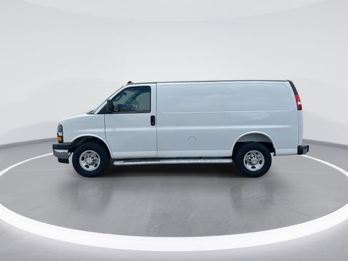 Used 2025 Chevrolet Express 2500 w/ Driver Convenience Package RWD image 6