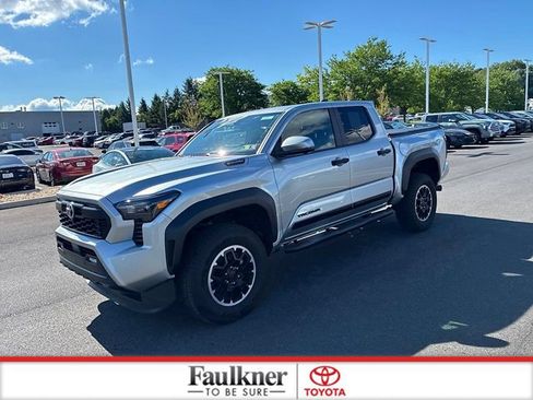 Used 2024 Toyota Tacoma TRD Off-Road w/ TRD Off Road Premium Package AWD/4WD image 17