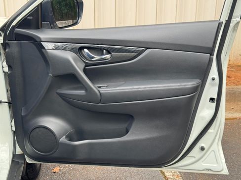 Used 2018 Nissan Rogue SL w/ Premium Package AWD/4WD image 41
