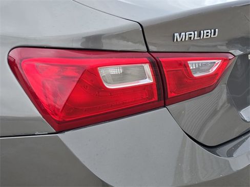 Used 2018 Chevrolet Malibu LT image 36