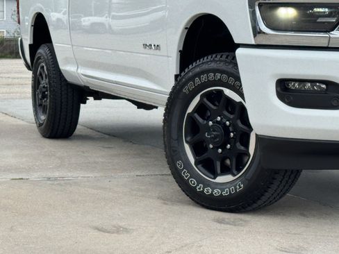 Used 2026 RAM 2500 Laramie AWD/4WD image 13