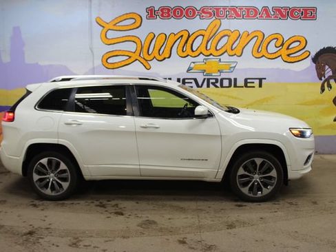 Used 2019 Jeep Cherokee Overland w/ Technology Group AWD/4WD image 1