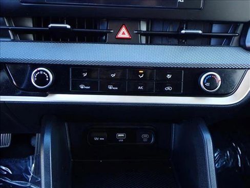 Used 2024 Kia Sportage LX image 17