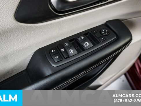 Used 2023 Chrysler Pacifica Touring-L FWD image 40