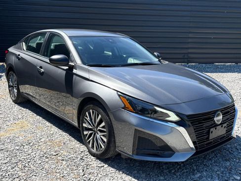 Used 2025 Nissan Altima 2.5 SV FWD image 5