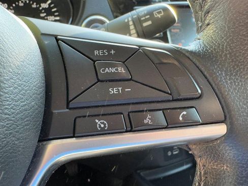 Used 2019 Nissan Rogue SV image 17